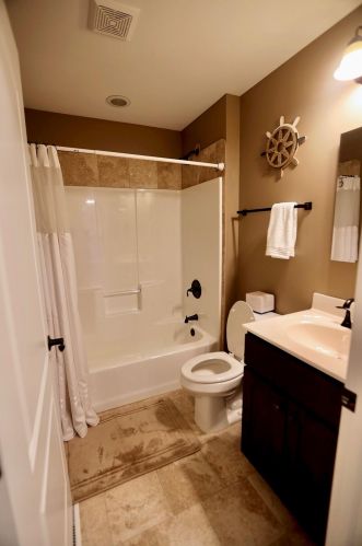 724 Joshua Ln, Lake Geneva WI  53147-4746 exterior