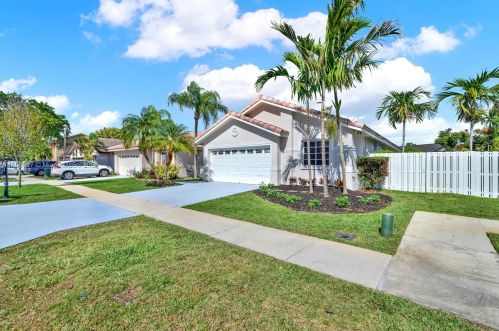 555 177th Ave, Hollywood FL  33029-4004 exterior