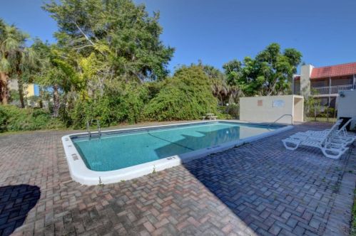 626 13th St, Boca Raton, FL 33486-2475