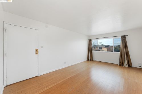 1636 99 Ave, Oakland CA  94605-4814 exterior