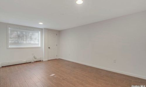 516 Greene Ave, North Lindenhurst NY  11757-3449 exterior