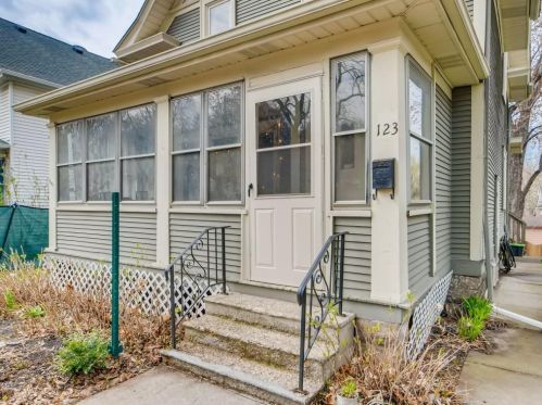 123 Bates Ave, Saint Paul, MN 55106-6328