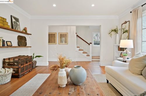 1230 Holman Rd, Oakland CA  94610-2541 exterior