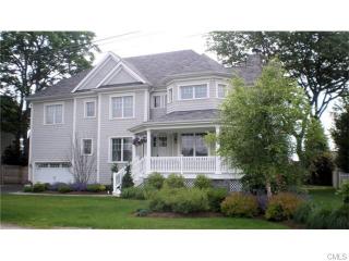 117 Carlynn Dr, Fairfield, CT 06824-6812
