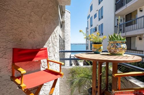 1159 Pacific Beach Dr, San Diego CA  92109-5149 exterior