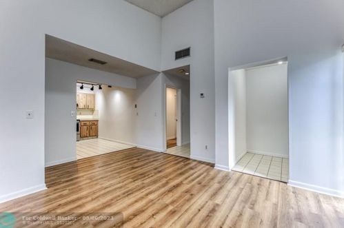 2327 37 Ave, Hollywood FL 33021-3626 exterior