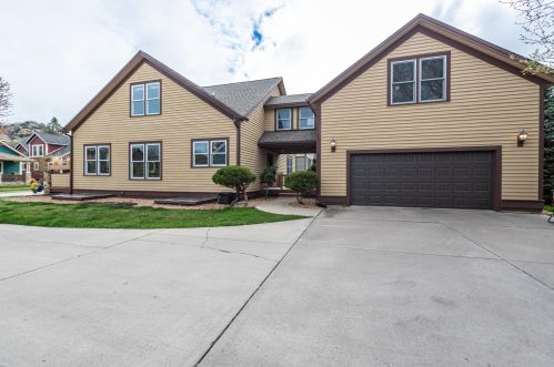 3116 Mac Harley Ln, La Crosse, WI 54601-7499