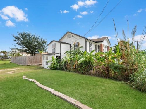 2202 67 St, Galveston TX 77551-1583 exterior