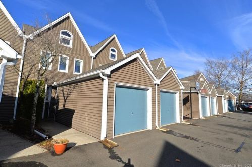 566 Newfield Ave, Stamford, CT 06905-3300