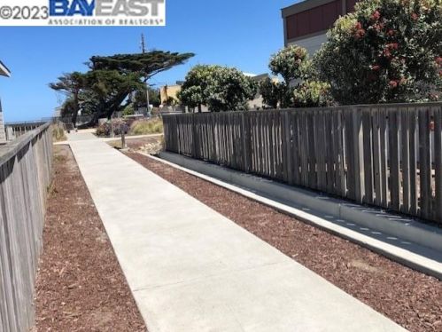 208 2nd Ave, Pacifica CA  94044-2202 exterior