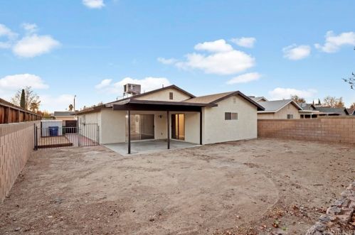 43816 Palm Vis Ave, Lancaster CA 93535-4422 exterior