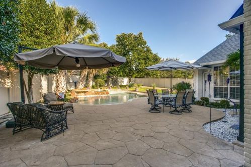 6745 Country Club Cir, Dallas TX  75214-4021 exterior