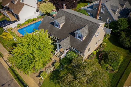 3766 Hudson Ave, Seaford NY  11783-2319 exterior