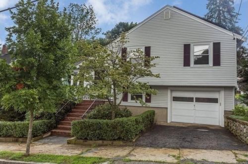 60 Hibbert St, Arlington MA  02476-5604 exterior