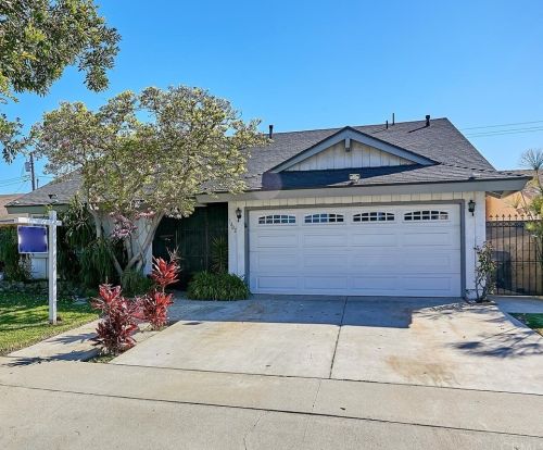 1402 Fernrock St, Long Beach, CA 90746-3106