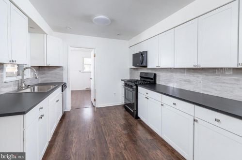 302 Delaware Ave, West Deptford NJ  08063-1015 exterior