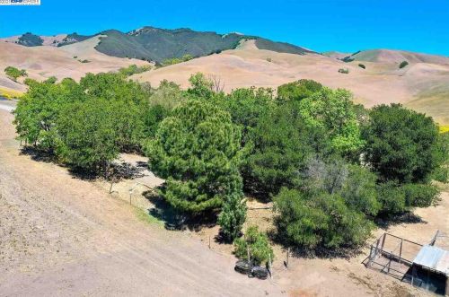 6901 Johnston Rd, Pleasanton CA  94588-9460 exterior