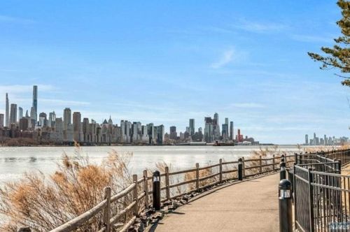 8100 River Rd, North Bergen NJ  07047-6227 exterior