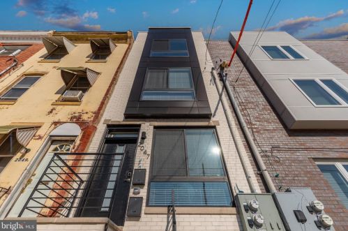 2047 9th St, Philadelphia PA  19122-1305 exterior