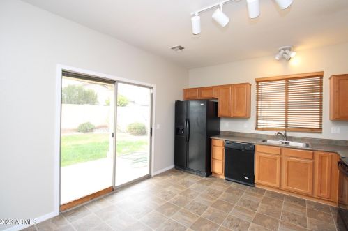 1870 Falcon Dr, Gilbert AZ  85295-5867 exterior