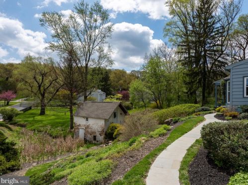 751 Twin Bridge Dr, Wayne, PA 19087-2818