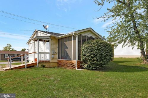 278 Stickley St, Strasburg, VA 22657-2339