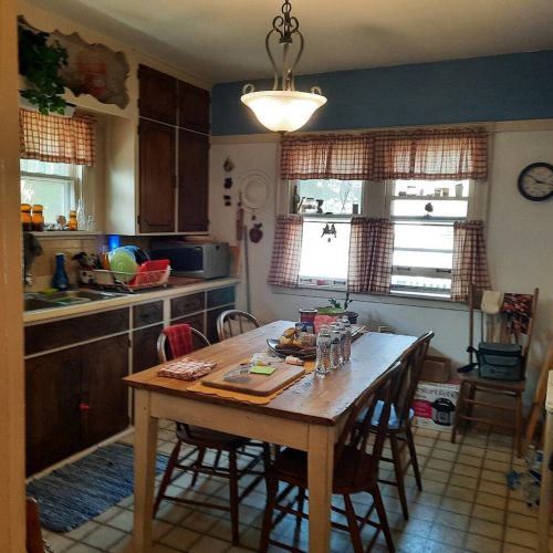 1427 Hawley Rd, Milwaukee WI 53208-2112 exterior