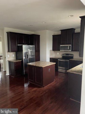 7069 Kona Dr, Gainesville VA  20155-3325 exterior