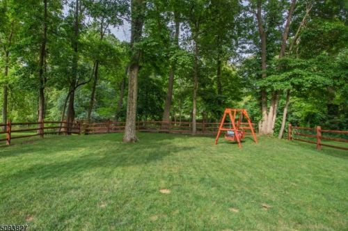36 Riverside Dr, Parsippany NJ  07834-2133 exterior
