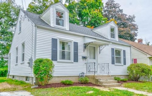 61 Chilson St, Springfield, MA 01118-2125