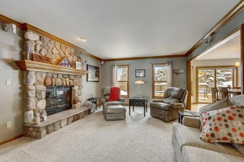 806 Glen Ridge Ct, Waukesha, WI 53188-5460