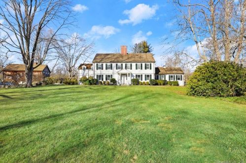 200 Redding Rd, Bridgeport, CT 06612-1519