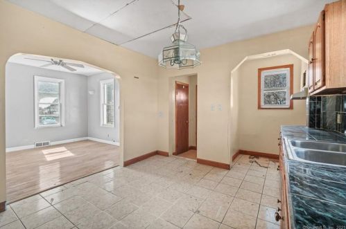 289 Carroll Ave, Bridgeport CT  06607-1801 exterior