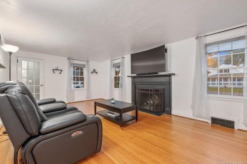 64 Turnbull Rd, Manchester CT  06042-2833 exterior