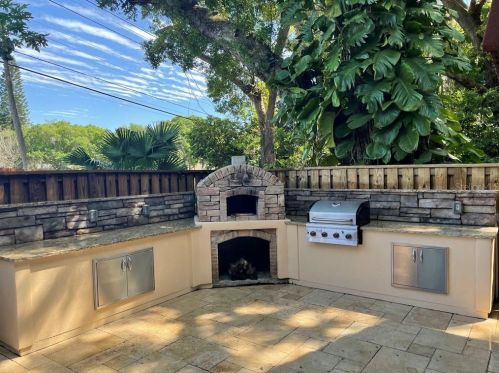 2716 3rd Ct, Palm Harbor, FL 34684-3811