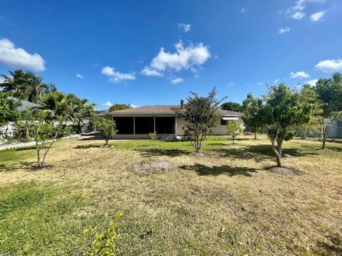 922 26th Ter, Cape Coral, FL 33904-2918