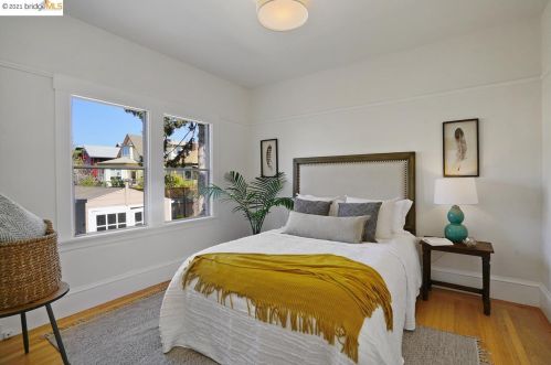 456 Cavour St, Oakland CA  94618-1077 exterior