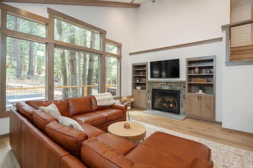 10587 Mougle Ln, Truckee, CA 96161-6112