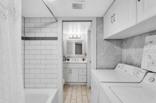 701 Camelot Dr, Pittsburgh PA  15237-4979 exterior