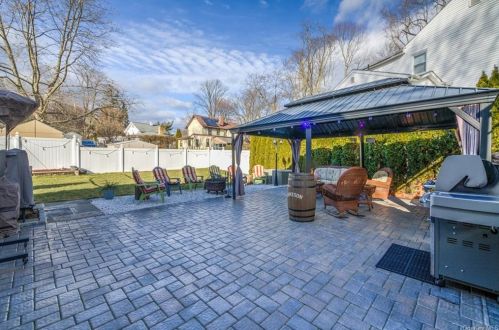 86 Parkway Cir, Scarsdale NY  10583-5420 exterior