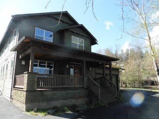 1658 Peachey Rd, Ashland, OR 97520-3541