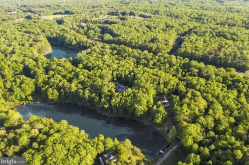 20 Hartlake Dr, Fredericksburg VA  22406-4635 exterior