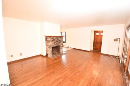 77 Cooper Rd, Parsippany NJ  07834-3420 exterior