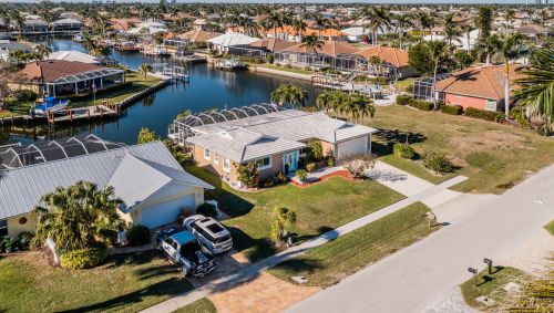 84 Gulfport Ct, Marco Island, FL 34145-4104