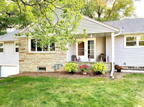 210 Field Dr, Waterford, WI 53185-4118