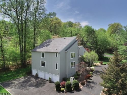 2 Sherwood Ct, Warren, NJ 07059-2714