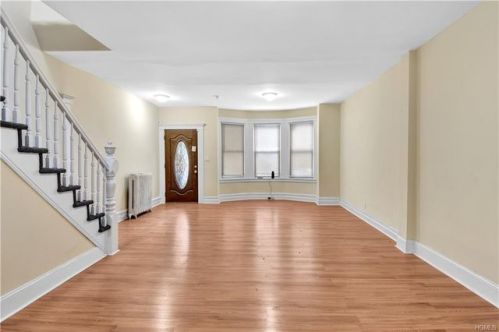 728 222nd St, Bronx, NY 10467-5106