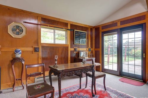 67 Lion Ln, Westbury NY  11590-6330 exterior