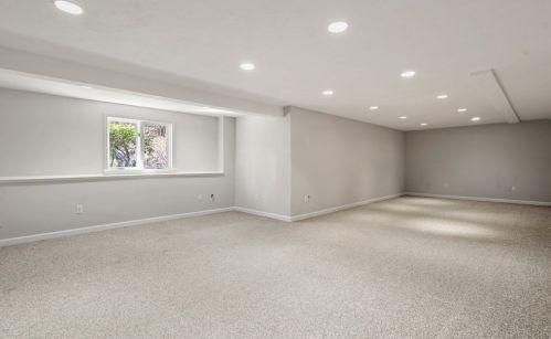 26 Fieldstone Ln, Natick MA 01760-5560 exterior