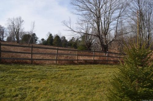 1 Winterthur Rd, Woodridge NY  12789-5942 exterior